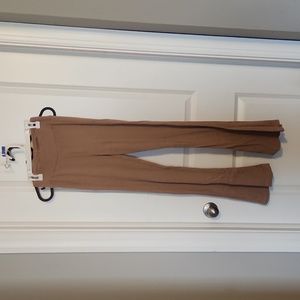 Womens ribbed leggings. Tan. Size M.